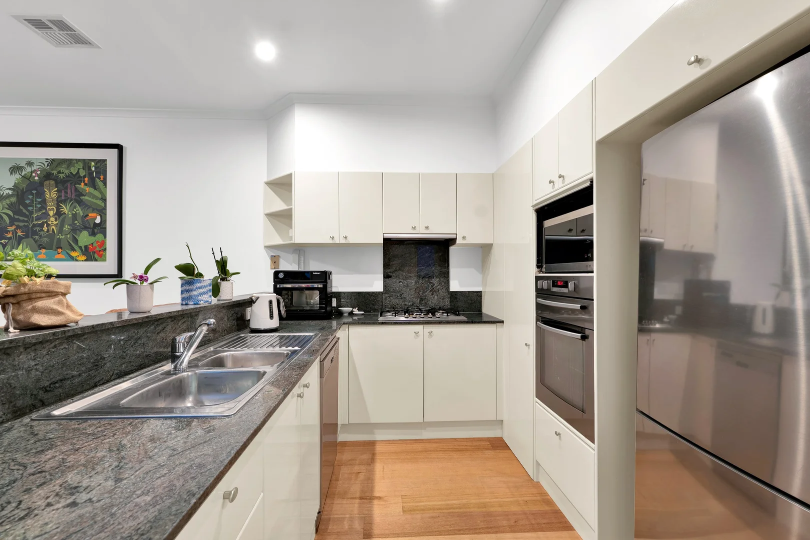 Additional image 5 of 10 Canberra Parade, Port Melbourne VIC 3207