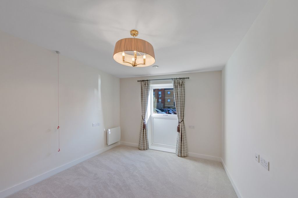 Additional image 4 of 2 bed flat to rentThe Moors, Thatcham RG19