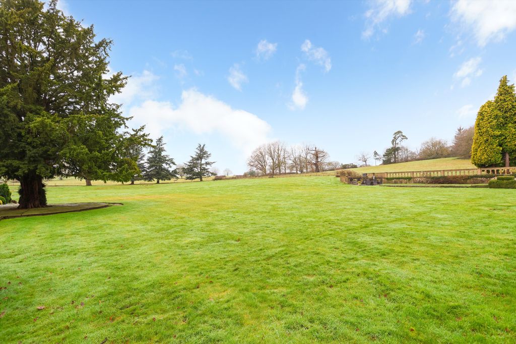 Additional image 20 of 3 bed flat to rentOckham Lane, Cobham, Surrey KT11