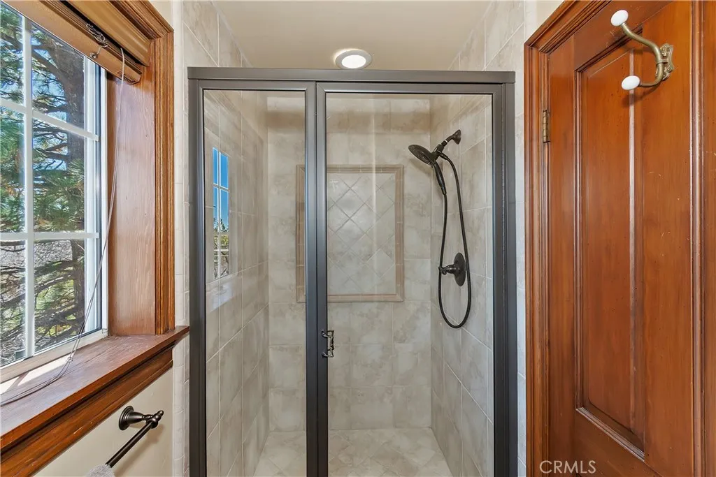 Additional image 103 of 26071 Walnut Hills Dr, Lake Arrowhead, CA 92352