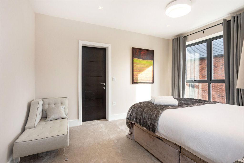 Additional image 12 of 4 bed detached house to rentRosegarth Place, Wilmslow, Cheshire SK9