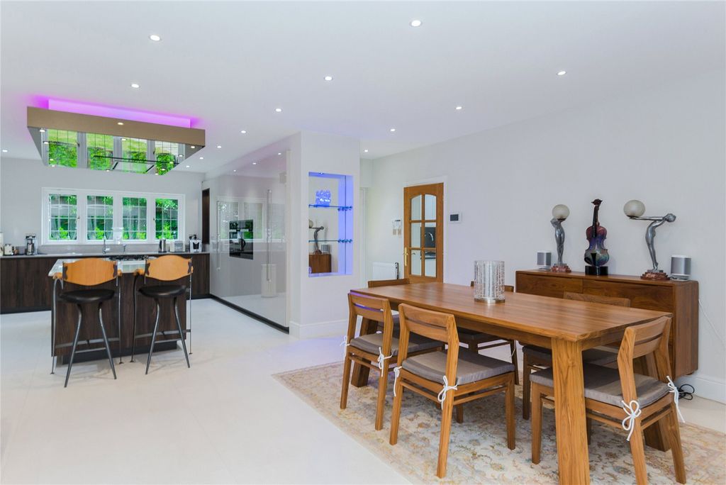 Additional image 5 of 6 bed detached house to rentDukes Kiln Drive, Gerrards Cross, Buckinghamshire SL9