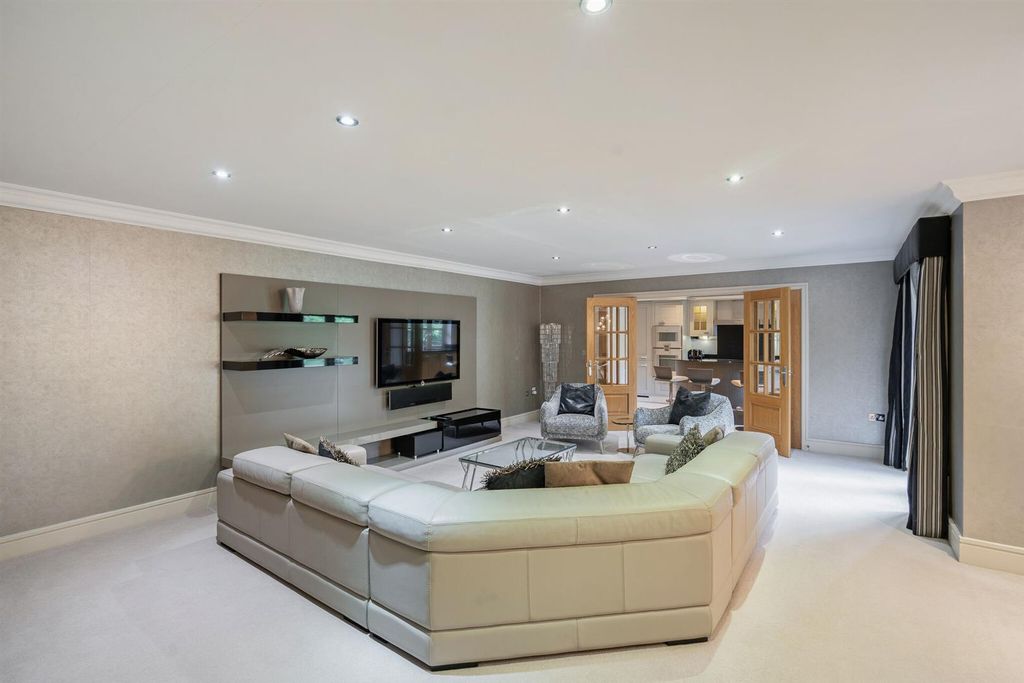 Additional image 4 of 2 bed flat to rentBrockenhurst Road, Ascot SL5