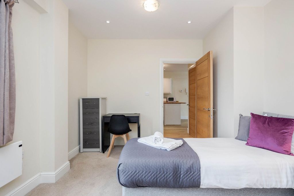 Additional image 21 of 2 bed flat to rentQueen Street, Maidenhead SL6