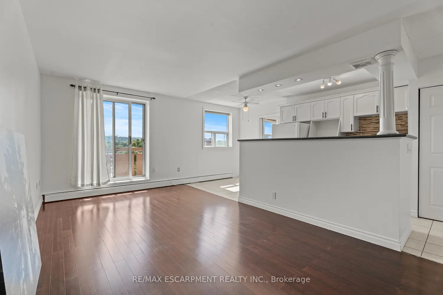 Additional image 10 of 851 Queenston Road 505