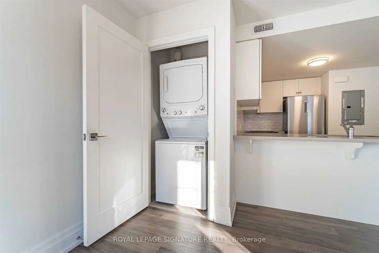 Additional image 8 of 760 Lakeshore Road 202