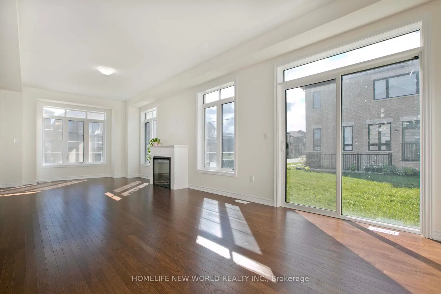 Additional image 3 of 1864 Irish Moss Square