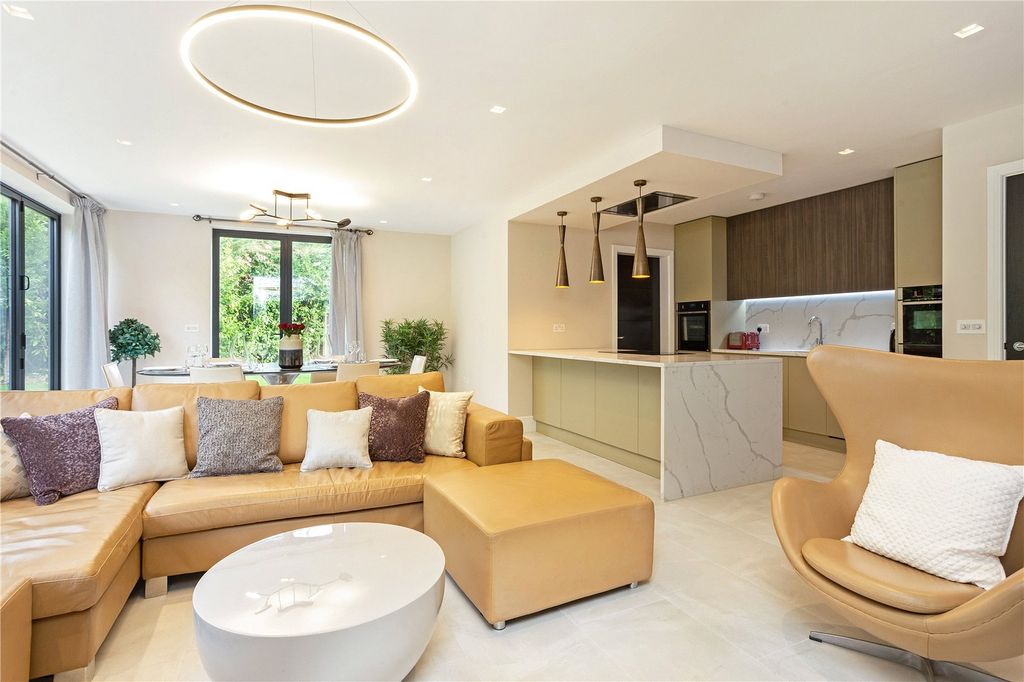 Additional image 2 of 4 bed detached house to rentRosegarth Place, Wilmslow, Cheshire SK9