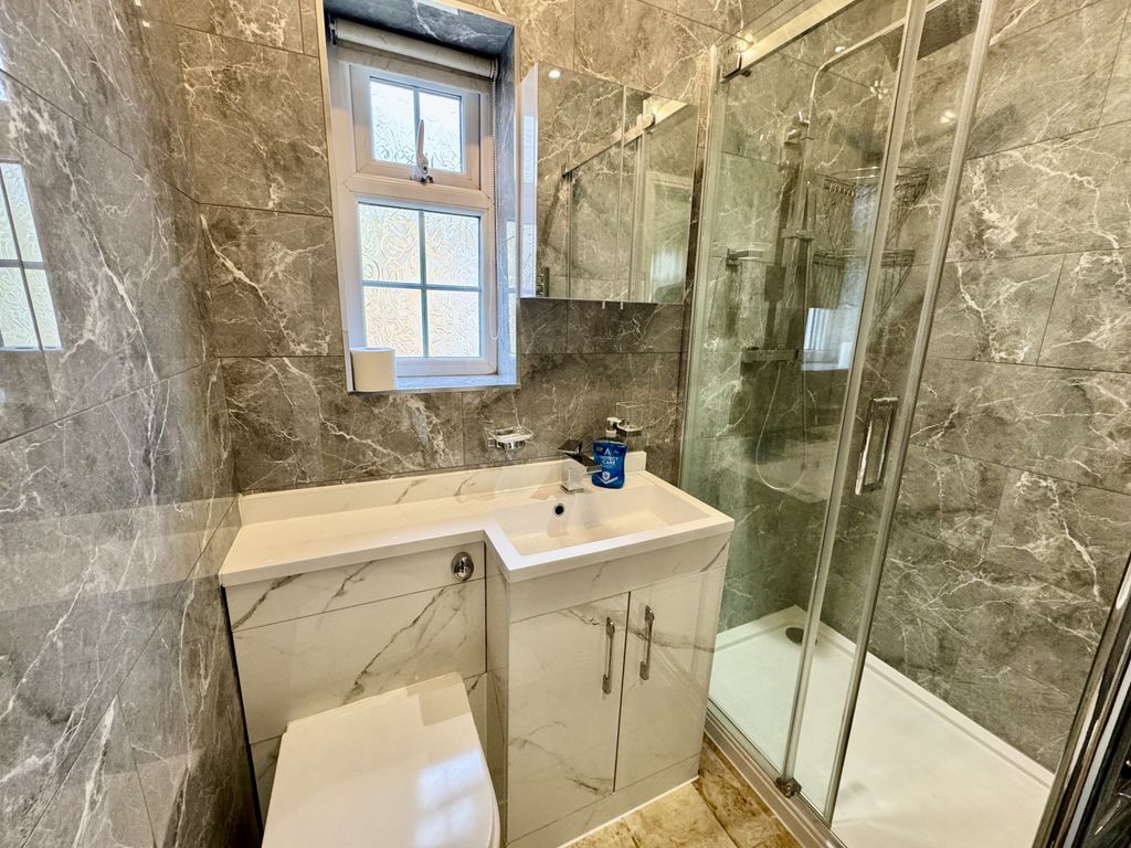 Additional image 21 of 8 bed terraced house to rentDunstable Road, Bedfordshire LU4