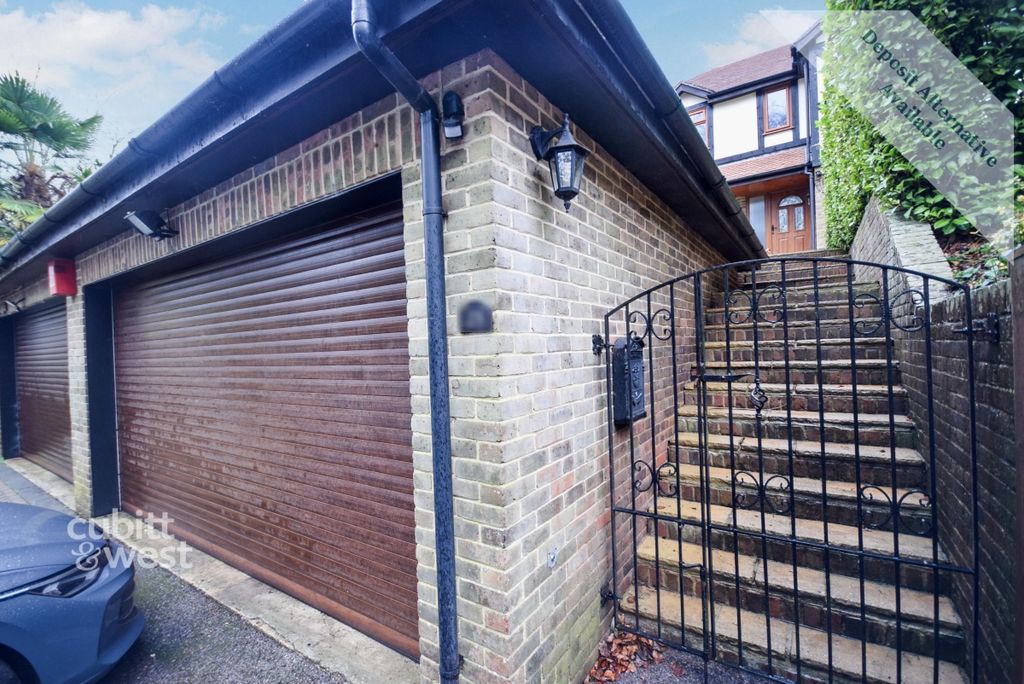 Additional image 27 of 6 bed detached house to rentCrawley Lane, Crawley RH10