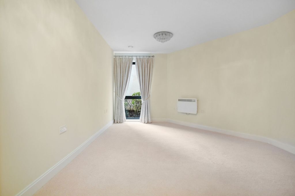 Additional image 10 of 2 bed flat to rentKeeper Close, Taunton TA1