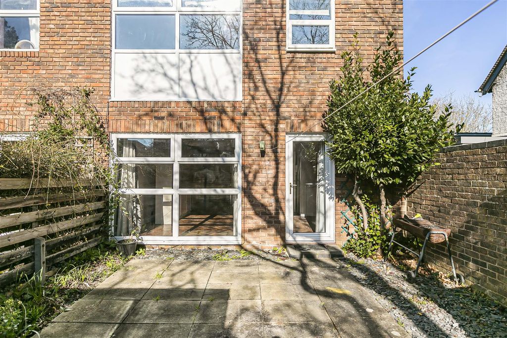 Additional image 24 of 4 bed town house to rentSt. Marks Court, Cambridge CB3
