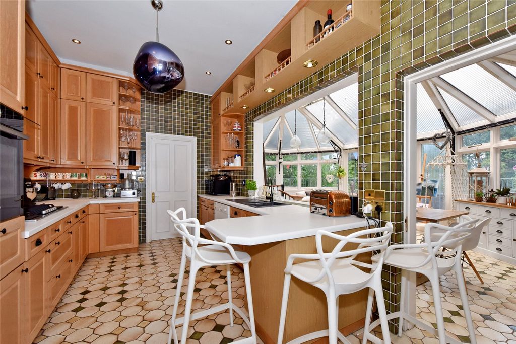 Additional image 3 of 3 bed semi-detached house to rentQuarry Wood, Marlow, Buckinghamshire SL7
