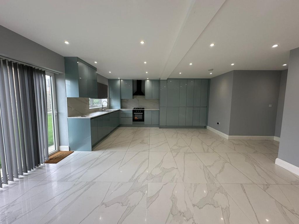 Additional image 2 of 8 bed property to rentRockley Road, Luton LU1