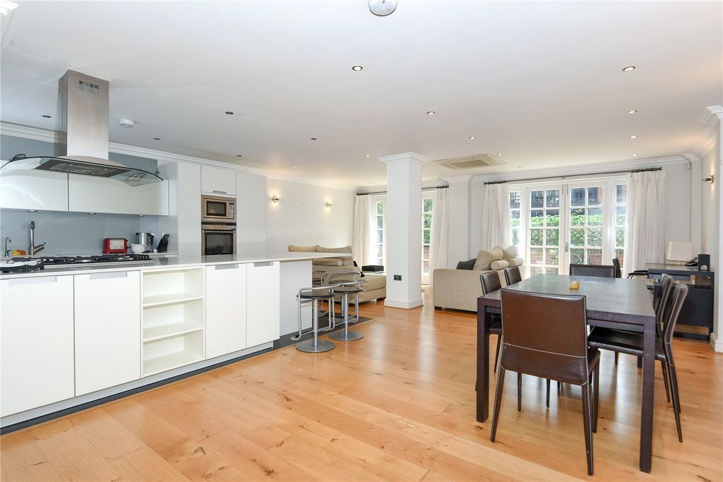 Additional image 2 of 3 bed flat to rentKing Stable Street, Eton, Windsor, Berkshire SL4
