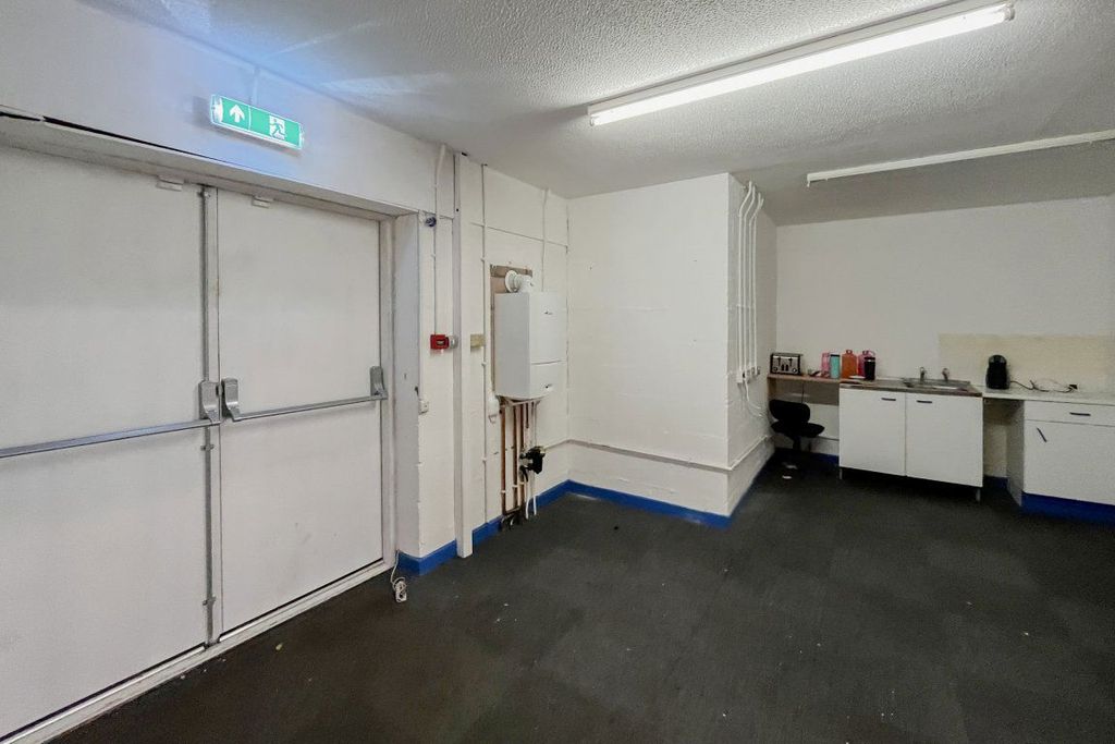 Additional image 6 of Property to rentUnit 3 The Market Place, Blackwood NP12