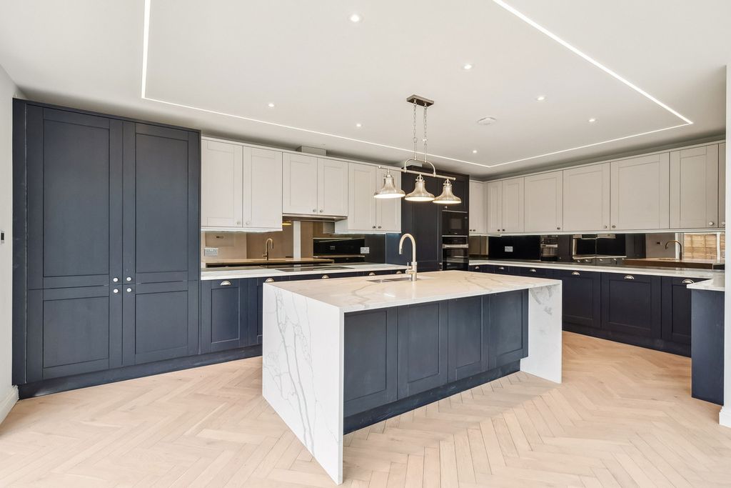 Additional image 3 of 5 bed detached house to rentThe Avenue, Ascot SL5