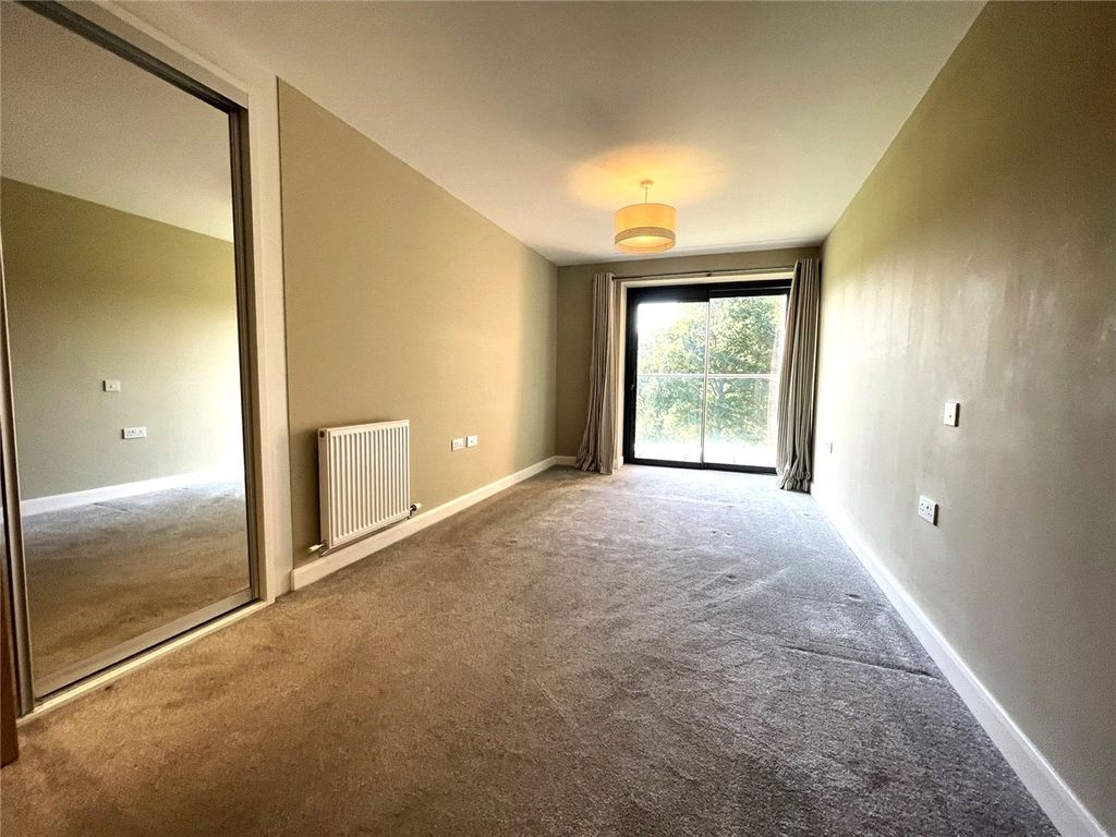 Additional image 5 of 2 bed flat to rentRacecourse Road, Newbury, Berkshire RG14