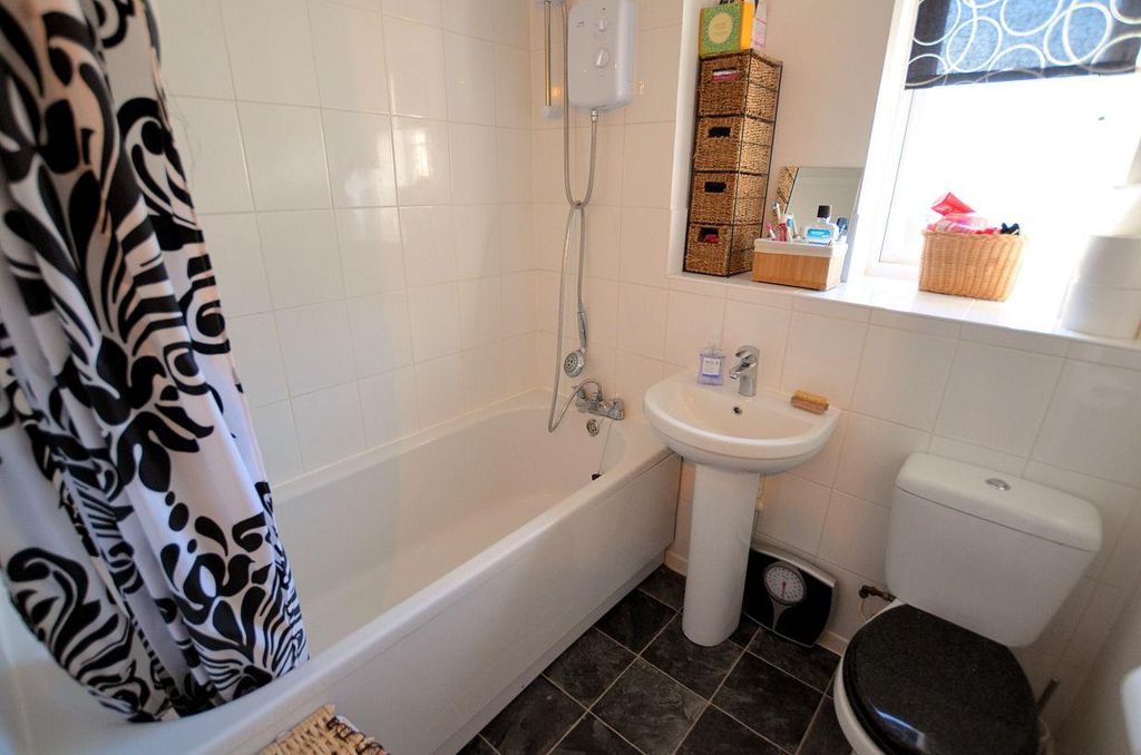 Additional image 5 of 2 bed flat to rentAdwood Court, Thatcham RG19