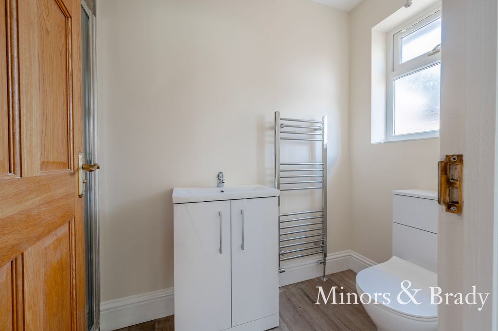 Additional image 5 of 5 bed detached bungalow to rentYarmouth Road, Lowestoft NR32