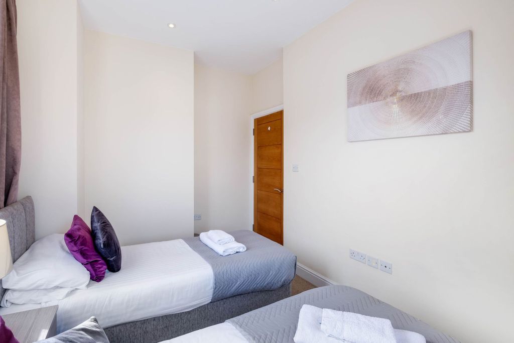 Additional image 6 of 2 bed flat to rentQueen Street, Maidenhead SL6