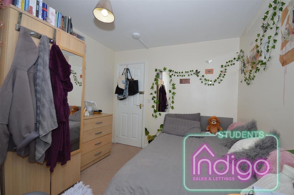 6 bed shared accommodation to rentGodwin Way, Stoke-On-Trent ST4 photo 5