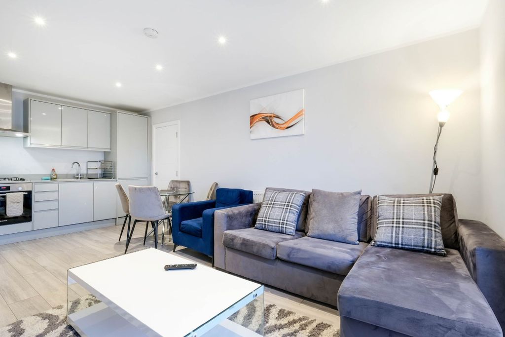Additional image 6 of 2 bed flat to rentWest Wycombe Road, High Wycombe HP12