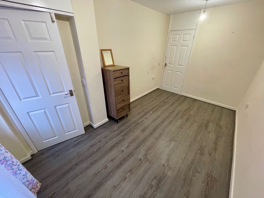Additional image 7 of 4 bed semi-detached house to rentAlton Road, Luton LU1