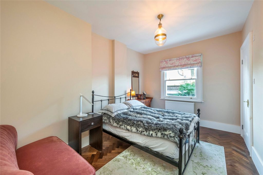 3 bed flat to rentBurlington House, Kings Road TW10