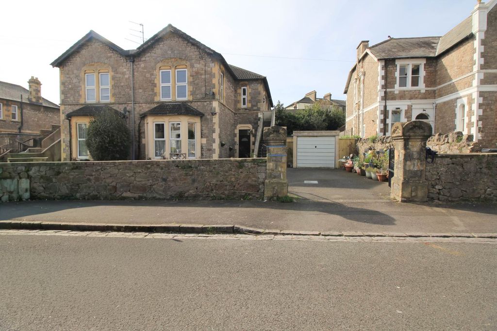 2 bed flat to rentHill Road, Weston-Super-Mare BS23