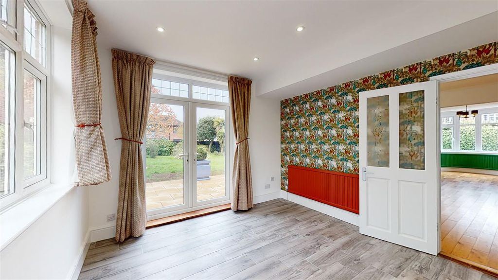 Additional image 4 of 5 bed detached house to rentGloucester Avenue, Melton Mowbray LE13
