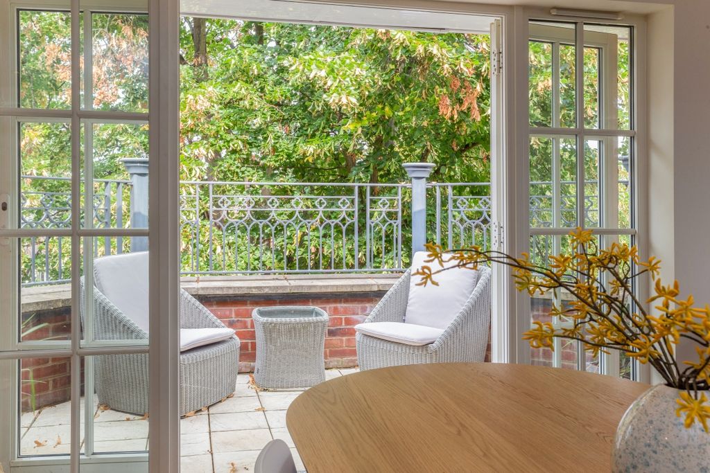 Additional image 11 of 2 bed flat to rentWindsor Court, Marlow SL7