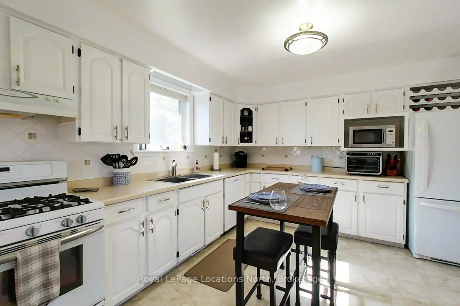 Additional image 5 of 306 Lakeshore Road