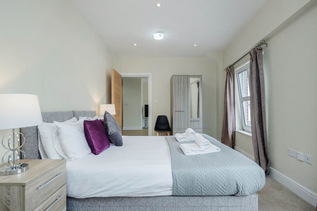 Additional image 4 of 2 bed flat to rentQueen Street, Maidenhead SL6