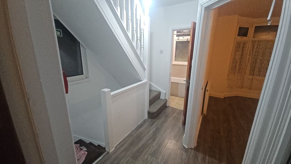 Additional image 15 of 8 bed shared accommodation to rentBiscot Road, Luton LU3