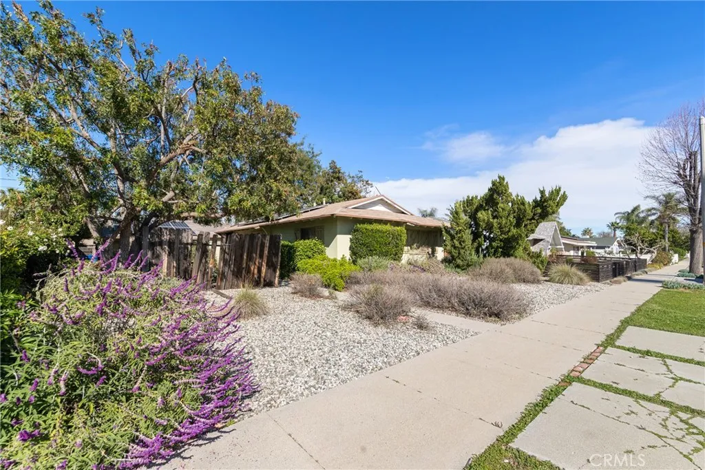 Additional image 4 of 24201 Vanowen St, West Hills, CA 91307