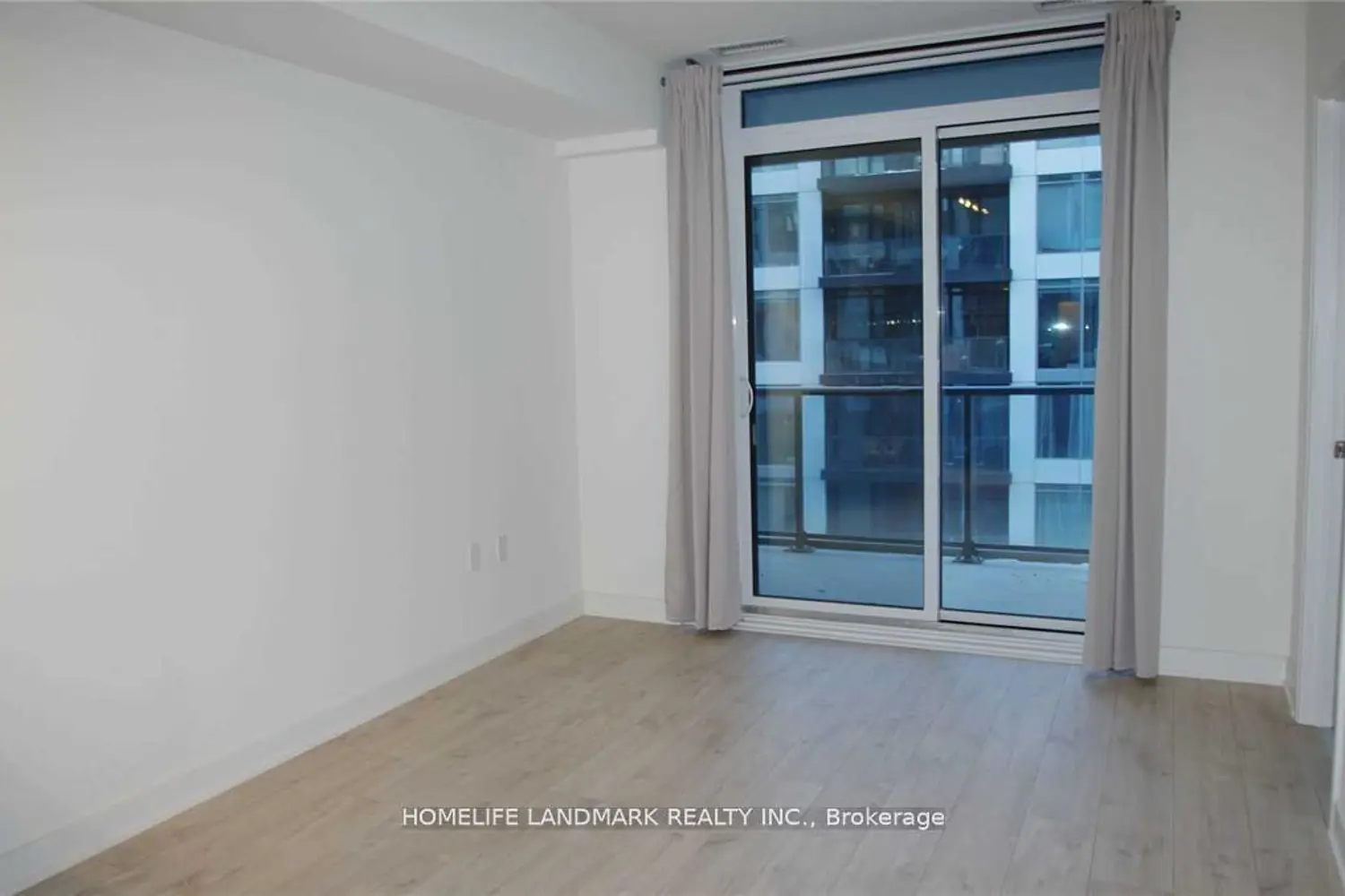 Additional image 11 of 27 Bathurst Street 1113