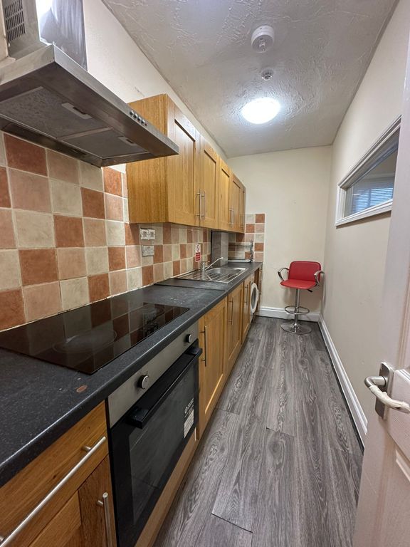 Additional image 4 of 3 bed flat to rentFlat, A Park Street, Luton LU1