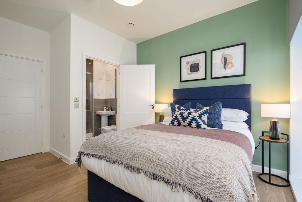 Additional image 6 of Studio to rentStation Avenue, Walton-On-Thames KT12