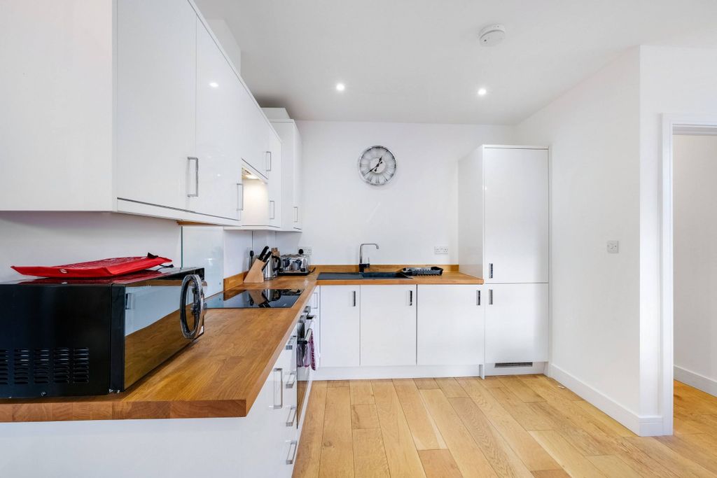 Additional image 11 of 2 bed flat to rentEaston Street, High Wycombe HP11