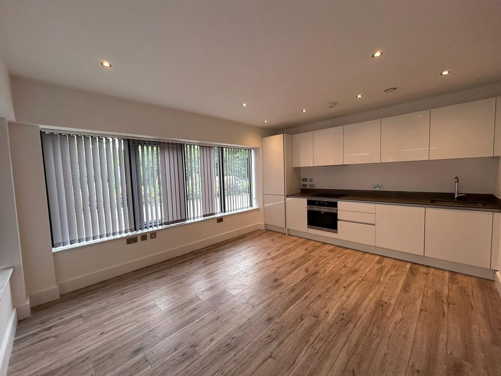 Additional image 3 of 2 bed flat to rentLeat House, Overbridge Square, Newbury RG14