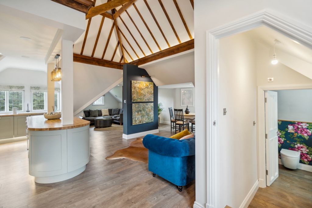 Additional image 2 of 3 bed flat to rentFramewood Road, Stoke Poges, Slough SL2