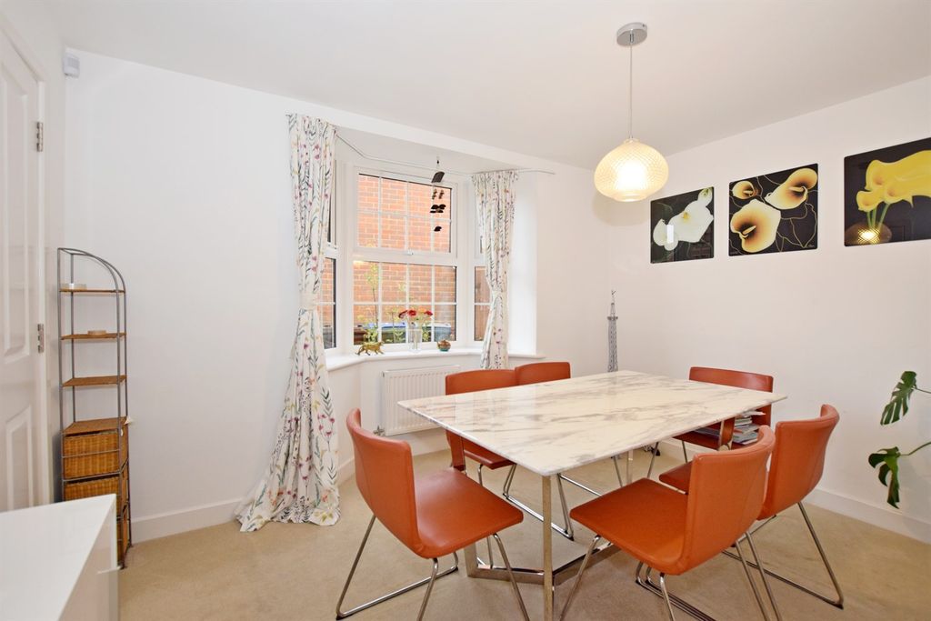 Additional image 7 of 5 bed detached house to rent7 Wellers Close, Felpham, Bognor Regis, West Sussex PO22