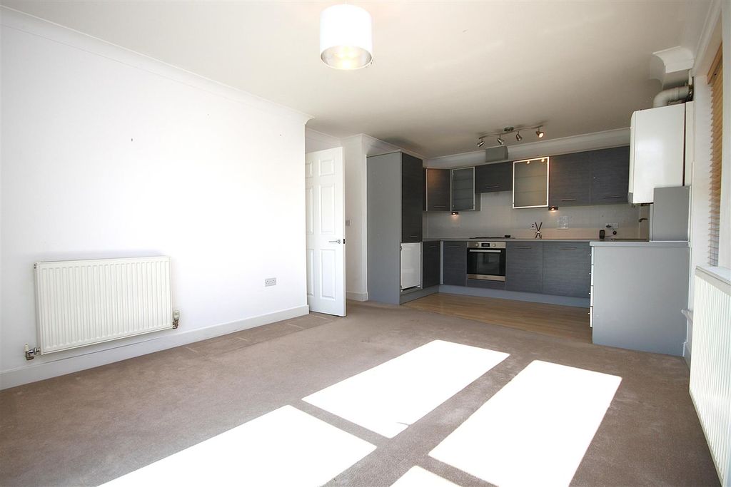 Additional image 2 of 2 bed flat to rentHighbury Drive, Leatherhead KT22