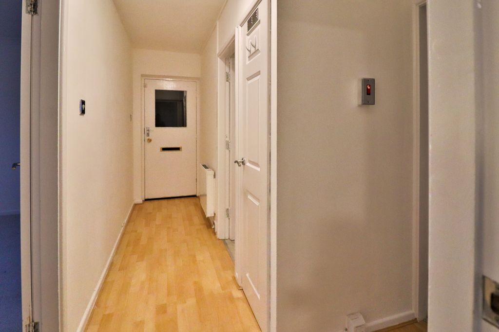 Additional image 8 of 2 bed flat to rentFlat 4, 2nd Floor Flat, Express Buildings, 2A Howsell Road, Malvern WR14