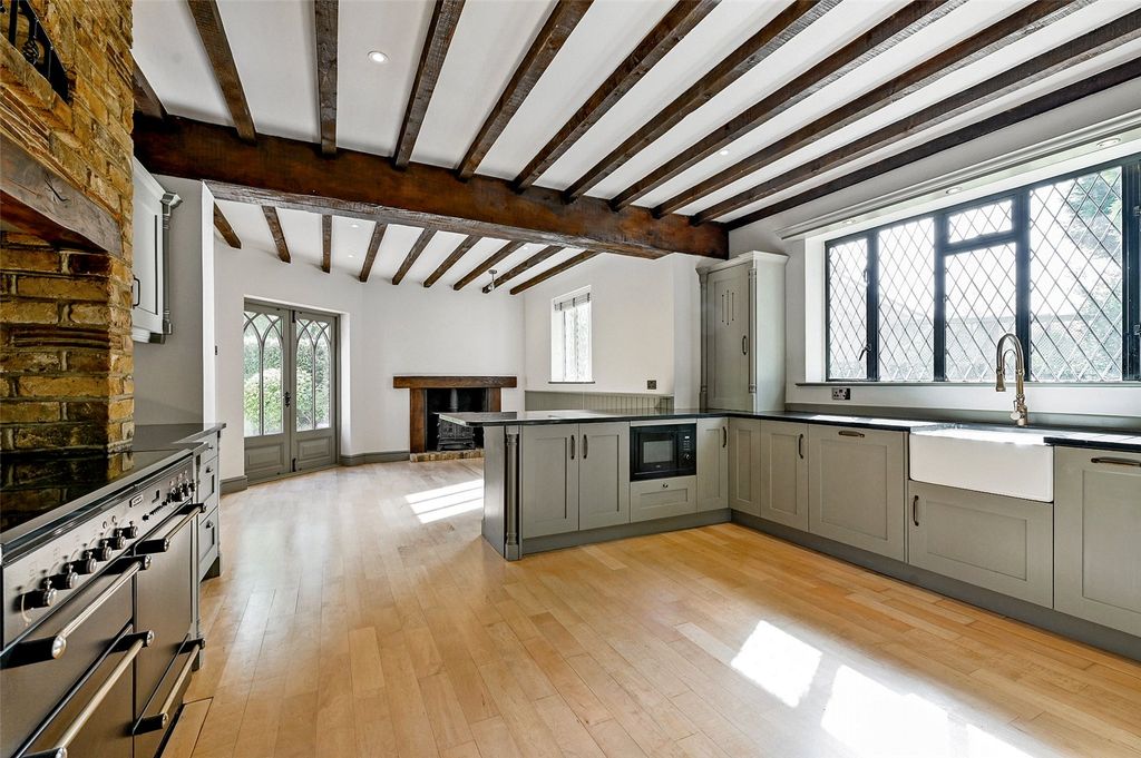 Additional image 2 of 5 bed detached house to rentRidgemead Road, Englefield Green, Egham, Surrey TW20