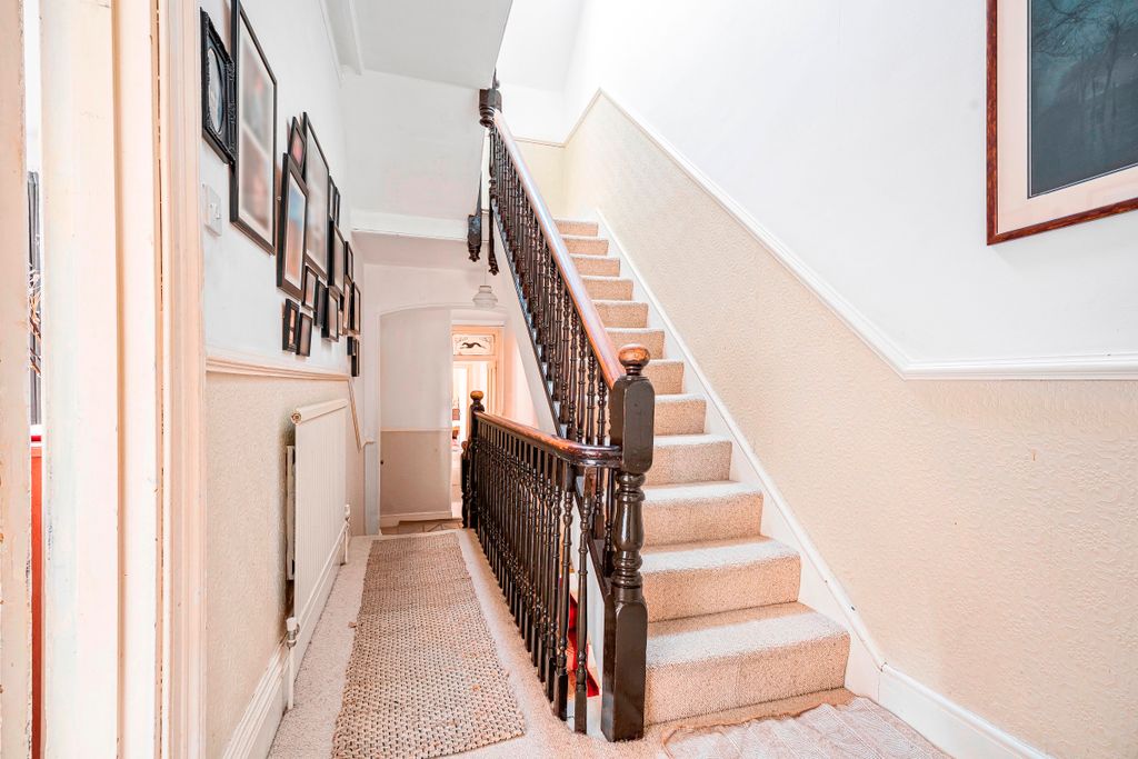 Additional image 12 of 6 bed semi-detached house to rentConduit Road, Bedford MK40