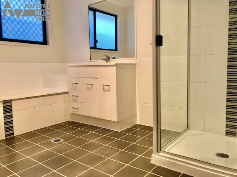 Additional image 8 of Unit 2/15 Whitney St, Emerald QLD 4720