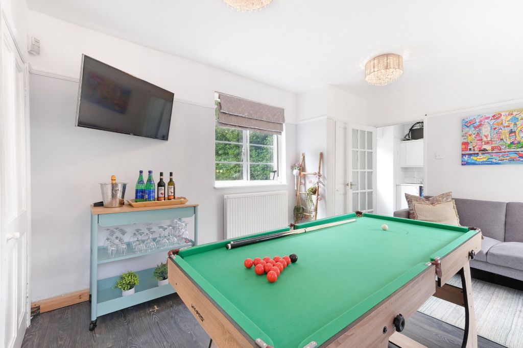Additional image 12 of 5 bed detached house to rentMarlow Hill, High Wycombe HP11