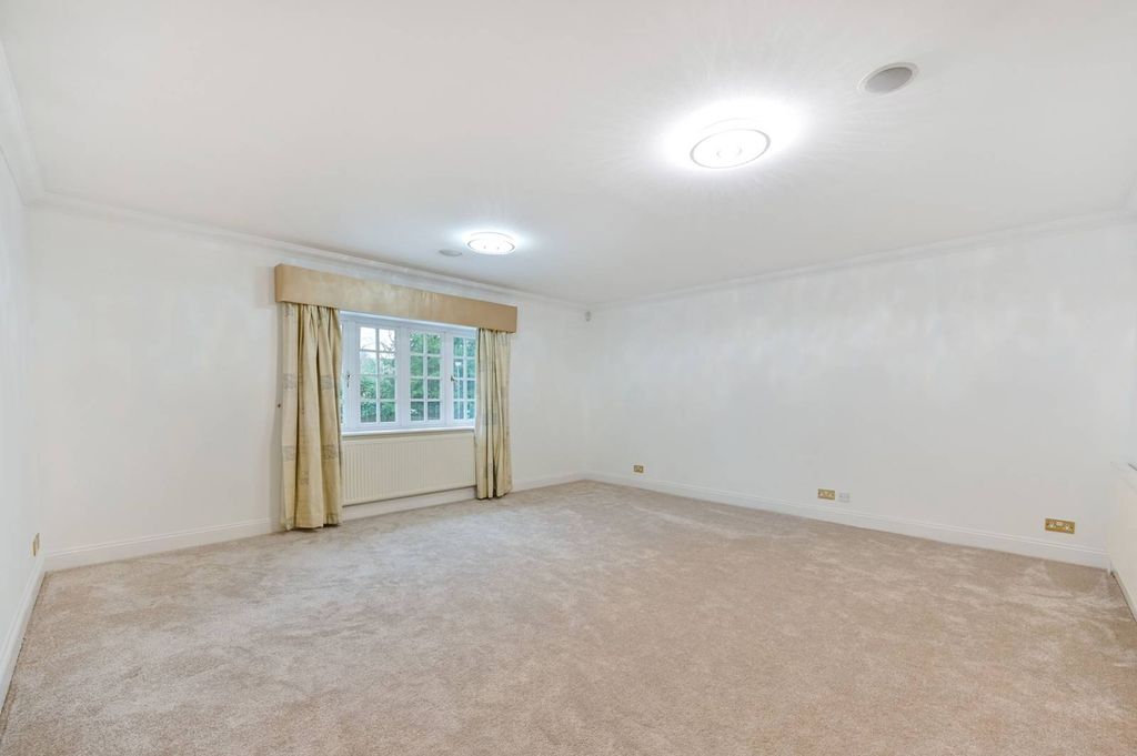 Additional image 21 of 5 bed detached house to rentWentworth Drive, Virginia Water GU25